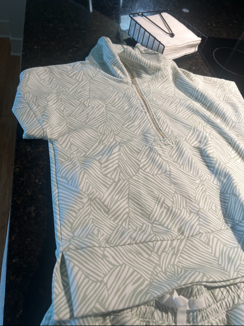 BNWT Tommy Bahama Palm Voyage Set- Porto Fronds Half-Zip Top and Shorts sz small - Picture 9 of 12